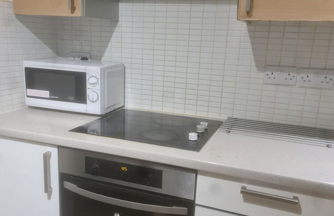 Remarkable 1-bed Apartment in Romford - Photo 16