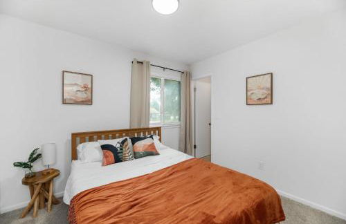 Beautiful 6 bed 3 bath home in quiet neighborhood - Foto 26