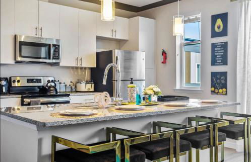 Lux Penthouse Skyline, Views Gym , Free Parking & Wifi - Photo 13