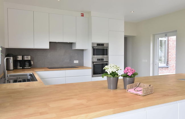 Spacious Holiday Home With Pond in Poperinge - Photo 25