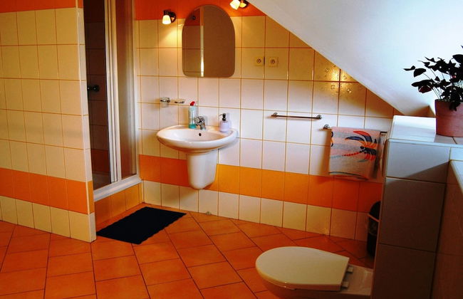 Comfortable Detached House With Large Garden - Photo 13