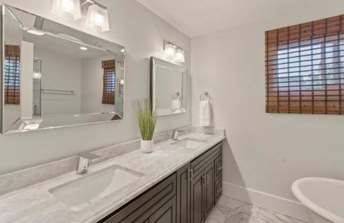 Gorgeous Downtown Bungalow, Walk Everywhere!!! - Foto 12