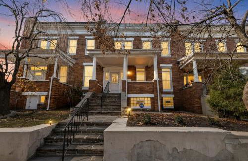 Elegant Reservoir Hill home with parking sleeps 8 - Foto 24