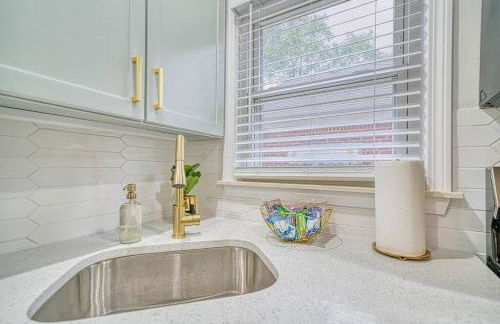 Beautiful Modern home with all year use HOT TUB, Pool table, Game room, & Propane fire pit!! - Foto 21