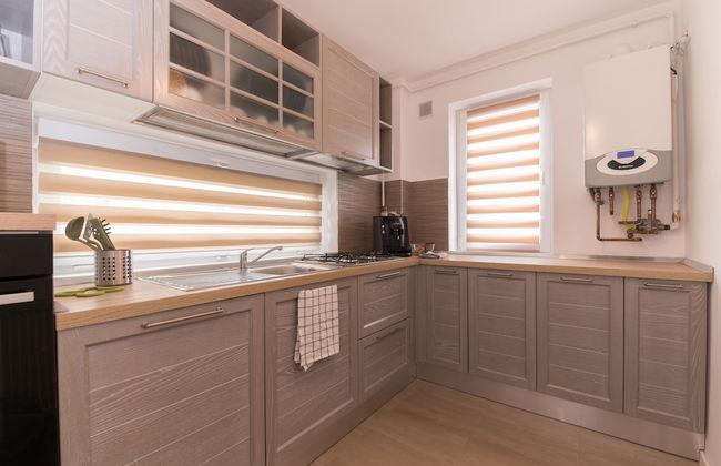 Thomas Apartments - Photo 16