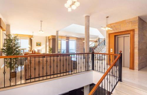 Sunset Horizon Spa Retreat by Eden Rentals - Foto 62