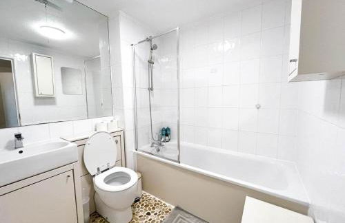 2-Bed Apartment Near ExCeL - Free Parking & WiFi - Ideal for Families, Business & Leisure - Foto 7