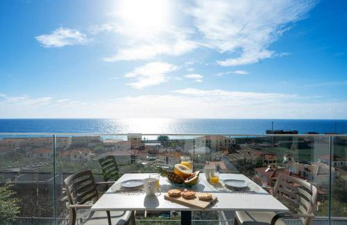 Villa La Perla by LovelyStay - Photo 2