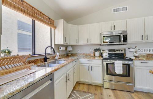 Near Golf and Hikes! Poolside Retreat in Phoenix - Foto 10