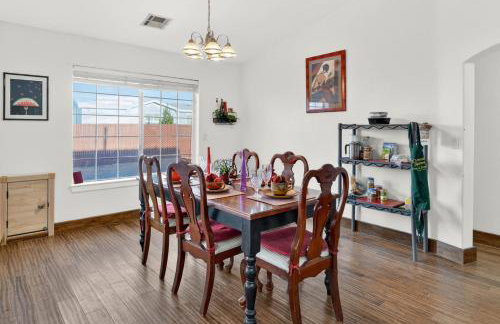 4BR Desert Oasis near Valley and Vegas - Foto 21