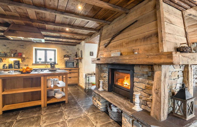 Beautiful Holiday Home with Hot Tub, Sauna & Monumental Fireplace - Photo 18