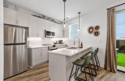 Huge Private Patio with Games & Skyline Views - Foto 13