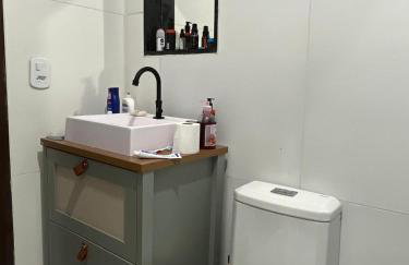 Suite com ar, cozinha, área, churrasqueira para até 4 pessoas - Foto 12