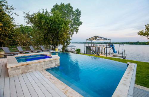 Luxury Lake LBJ House with Heated Swimming Pool and Spill Over Hot Tub and 2 Boat Slips - Foto 2