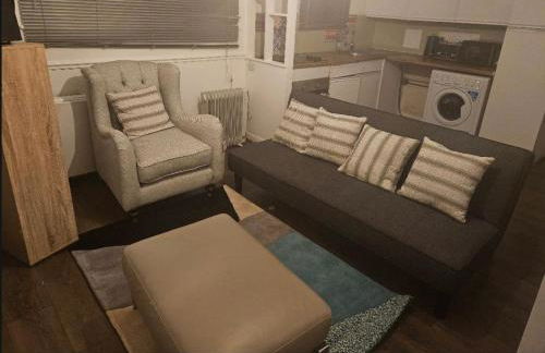 1 Bed House Sleeps 2 -Free Parking -Tv - Foto 1