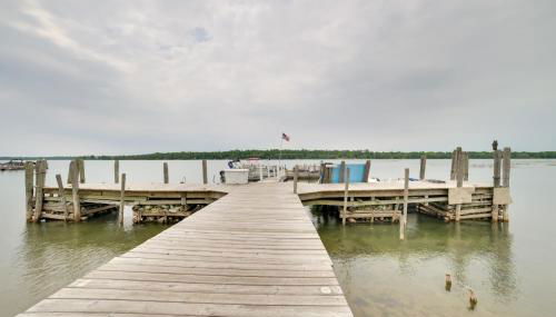 Steps to Lake Cedarville Cabin 12 with Shared Perks - Foto 3