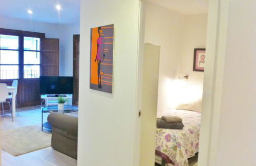 Superb Central Market Apt - Photo 13