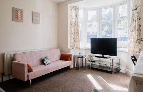 Spacious 6 bedroom House in Dudley with optional Nursery-Drive and Garage-Families and Contractors Welcome - Foto 6