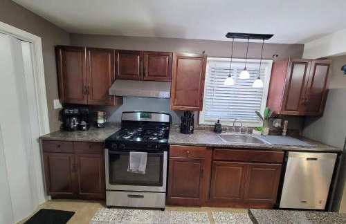 Nice house with private parking, king bed fenced yard - Foto 21