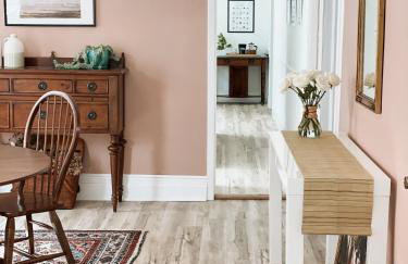 Designer Home 2 Bedroom - 20min to NYC WTC - Private Backyard - Foto 17