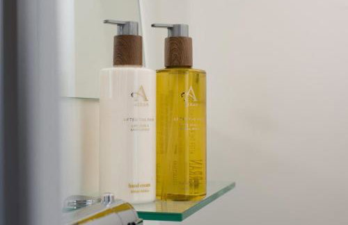 Seaview Cabin Sleeps 2 -hot Tub - Parking - Photo 38