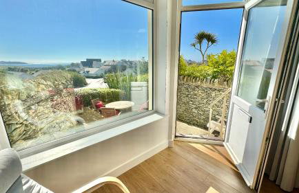 24 CLIFF APARTMENT-3 BED-GROUND FLOOR-SEA VIEWS - Photo 19