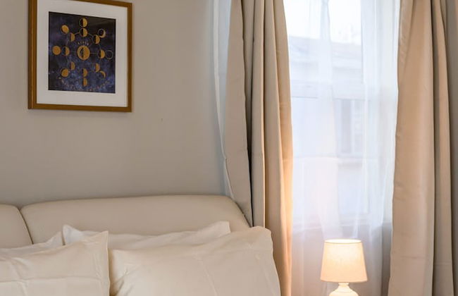 Luxury Modern Retreat w Spacious Yard Premium Comfort - Foto 15