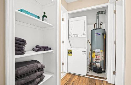 New! Charming Upper Unit in the Heart of Roseville - Foto 17