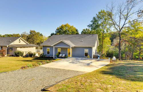 Waterfront Lake Hickory Retreat with Private Dock! - Foto 32