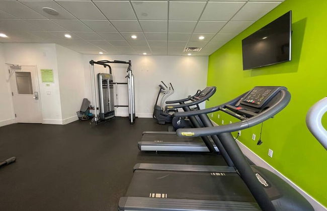 Newly Room in Cozy Hotel With Super Location Parks - Foto 18