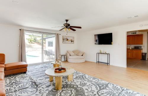 Charming 5 Bedroom Granada Hills House with Pool - Foto 5