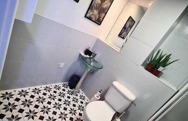 1 Bed Flat - Sleeps 2 - Jacuzzi - Parking - Wifi - Foto 7