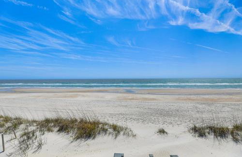 Beachfront Oasis w/ 2 Large Decks, BBQ & Views! - Foto 4