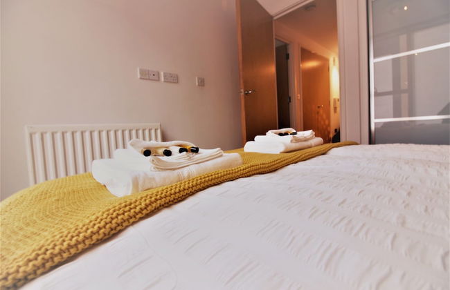 Solace Apartment Milton Keynes - Photo 2