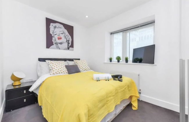 Little Corner of Bliss in BustlingLondon - Photo 3