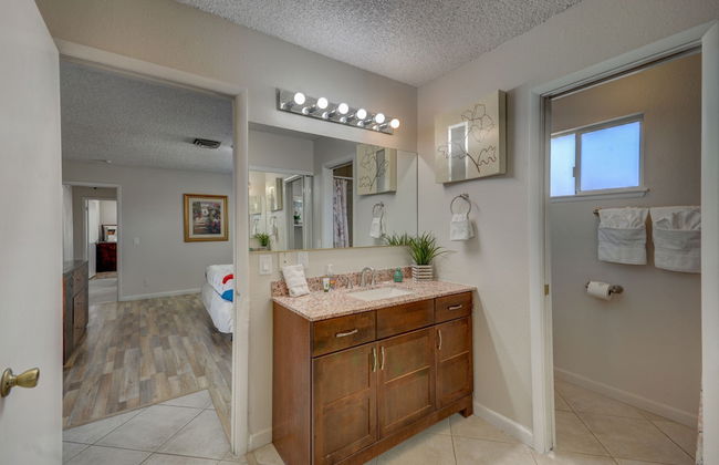 Luxurious 4BR House with Large Pool Near Strip - Foto 18