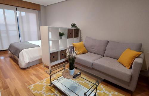 Estudio céntrico con garaje y vistas al mar. - Foto 6