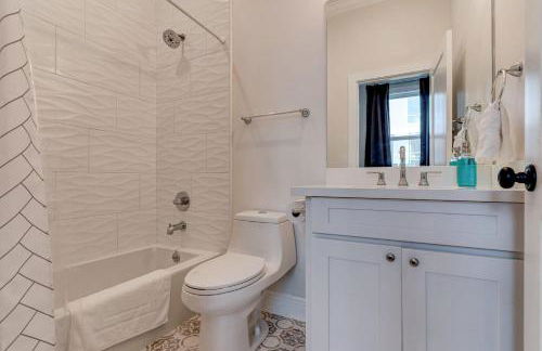 Spring Festival Stay Mid-City w Pool Balcony - Foto 21