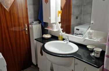 K for Karavomilos - Photo 8