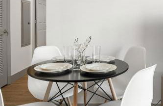 Urban Retreat - Free Parking, WiFi, Walk to Stadium - Foto 48