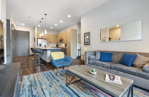 Modern Comfort North Austin with Balcony and Workspace - Foto 11