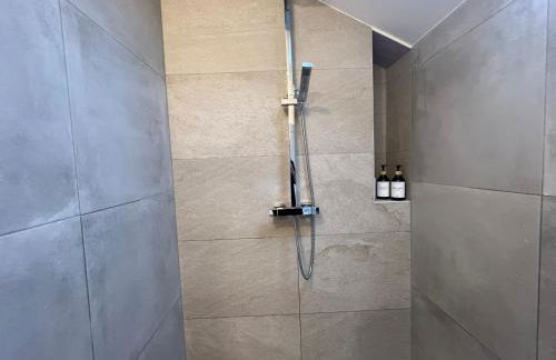 LE CONFORTABLE Sarrebourg Wifi Parking 4 personnes Proche Gare - Foto 13