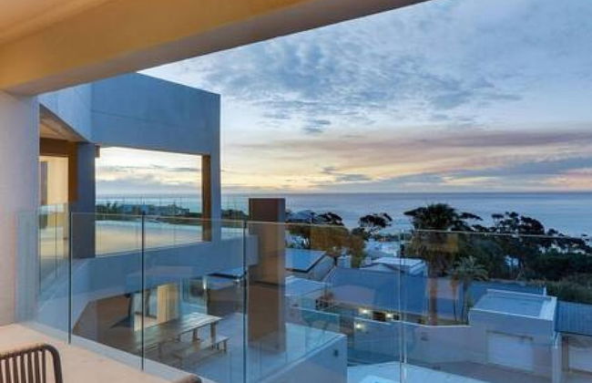 Large 9 Bedroom Villa in Camps Bay w Pool Apostles Views - Photo 23