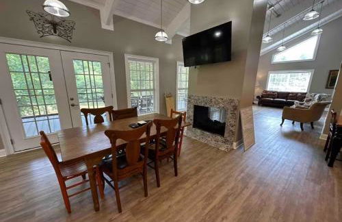 Brushy Creek Lodge - Riverfront, Hot Tub, Fire Pit - Foto 20