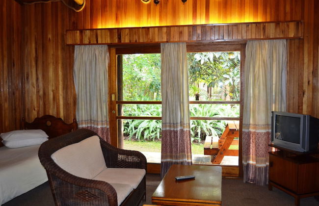 Log Cabin & Settlers Village - Photo 20