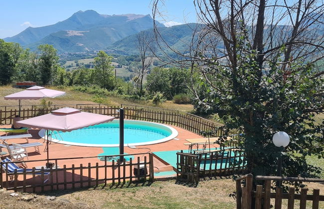 Belvilla by OYO Hillside Villa With Pool - Foto 1