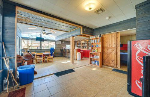 Rustic and Western House on Lake - Swim and Fish! - Foto 12