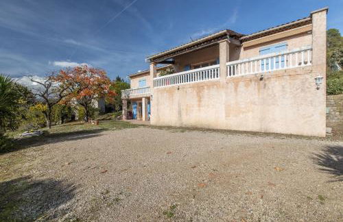 LB Vacation Rentals I Quiet Large 3-Bedroom Apartment with Terrace, Garden & Incredible Mountain View - Foto 29