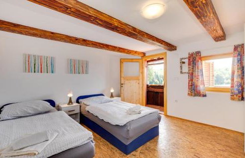 Amazing Home In Netretic - Photo 22