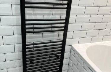 Cheerful 2 Bedroom Homely Apartment, Sleeps 4 Guest Comfy, 3x Double Bed, Parking, Free WiFi, Suitable For Business, Leisure Guest,Glasgow, Glasgow West End, Near City Centre, Perfect For Common Wealth Games 2026 - Foto 18